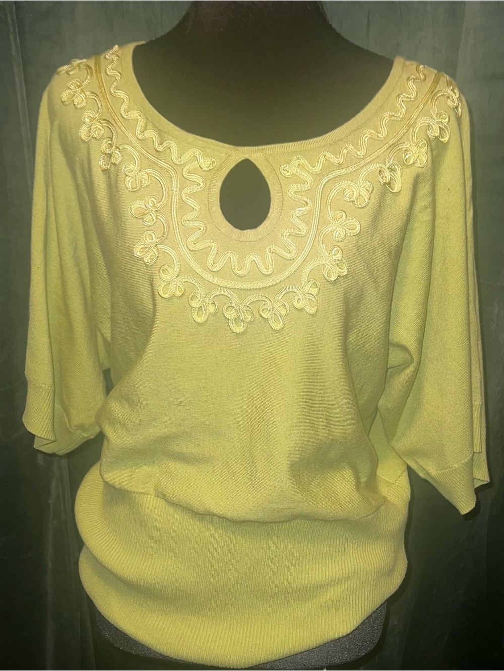 💚 Cable & Gauge Lightweight Knit Sweater - Color is Bright Lime Green 💚 Cute! - Picture 3 of 4